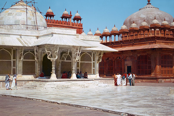 Tomb of Salim Chishti in Jama Mosque courtyard, Fatehpur Sikri, India